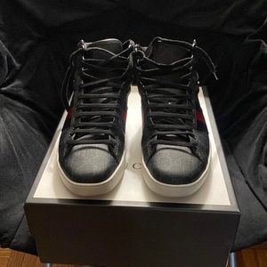 Gucci men laced up sneakers 10 1/2